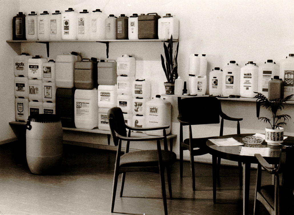 Alte Fotografie eines Musterzimmers