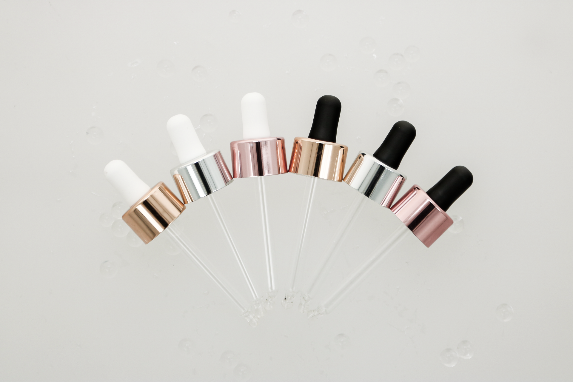 Pipettenmonturen mit weißen und schwarzen Saugern, Aluminium Hülsen in gold, silber und rosegold und Glas Pipetten