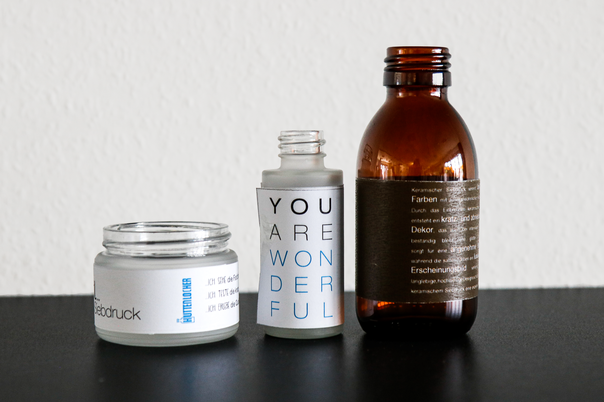 Druckvorlage um die Flasche gelegt